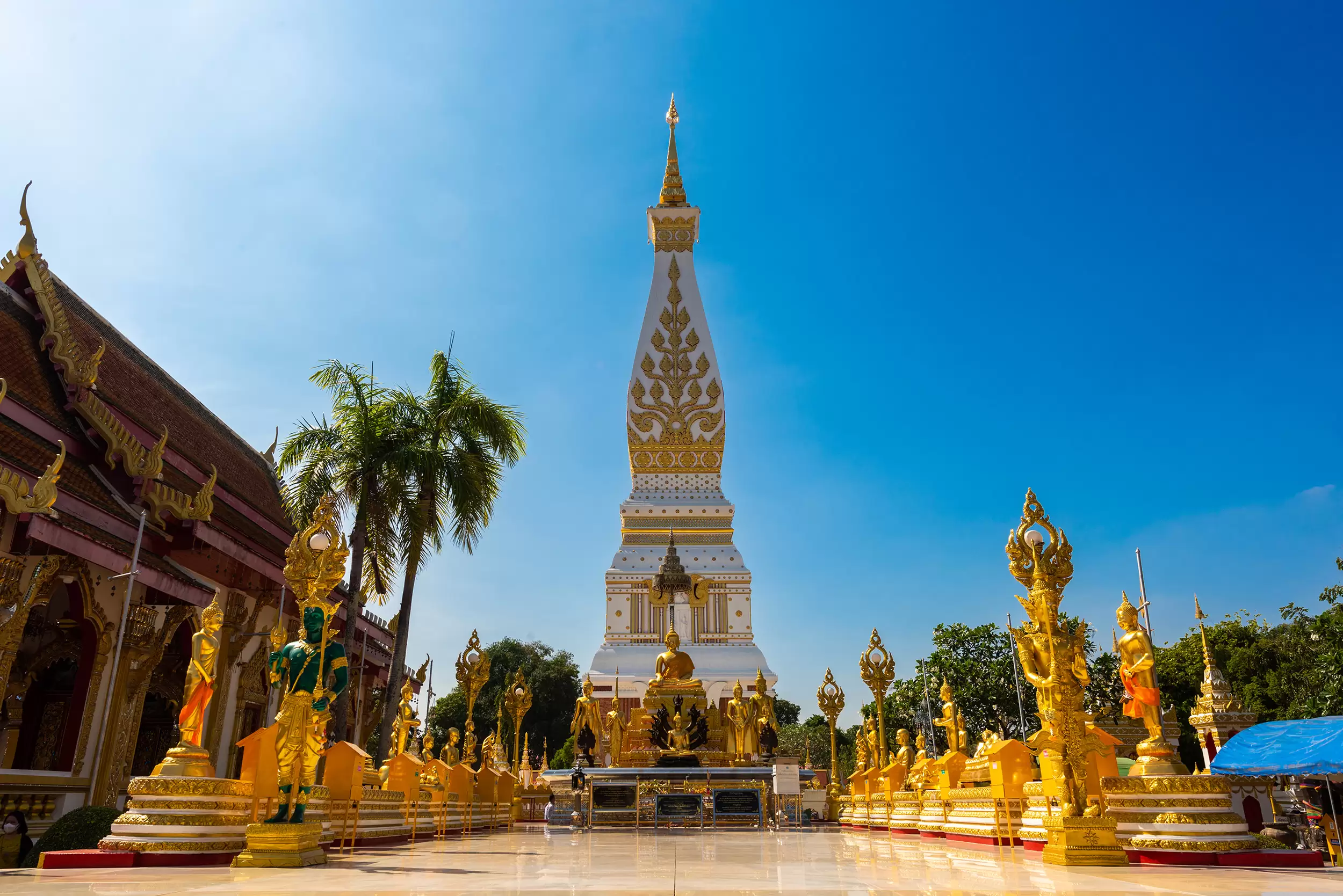 A beautiful white and gold thai temple.