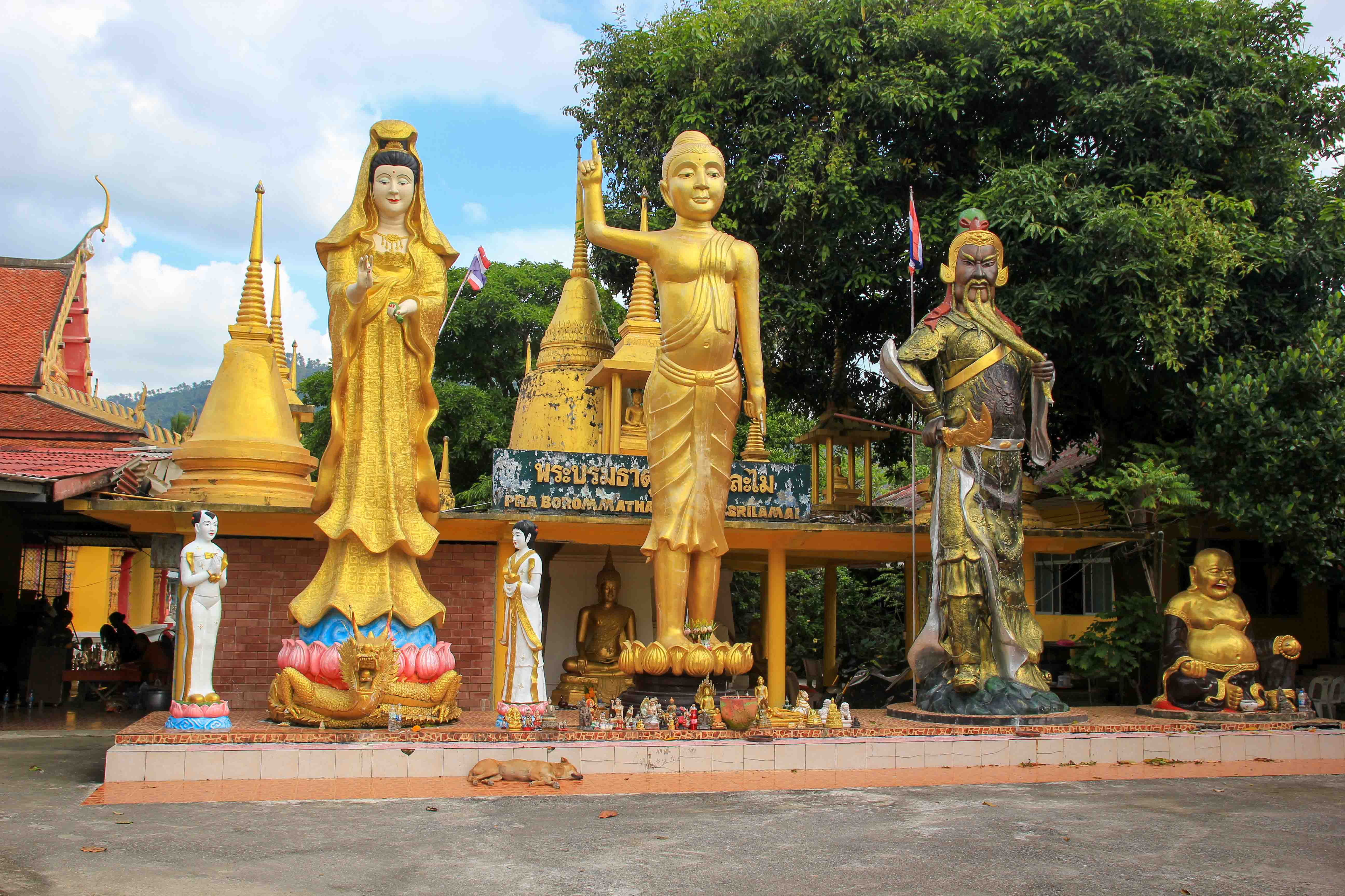 Golden Thai Buddhism Statues